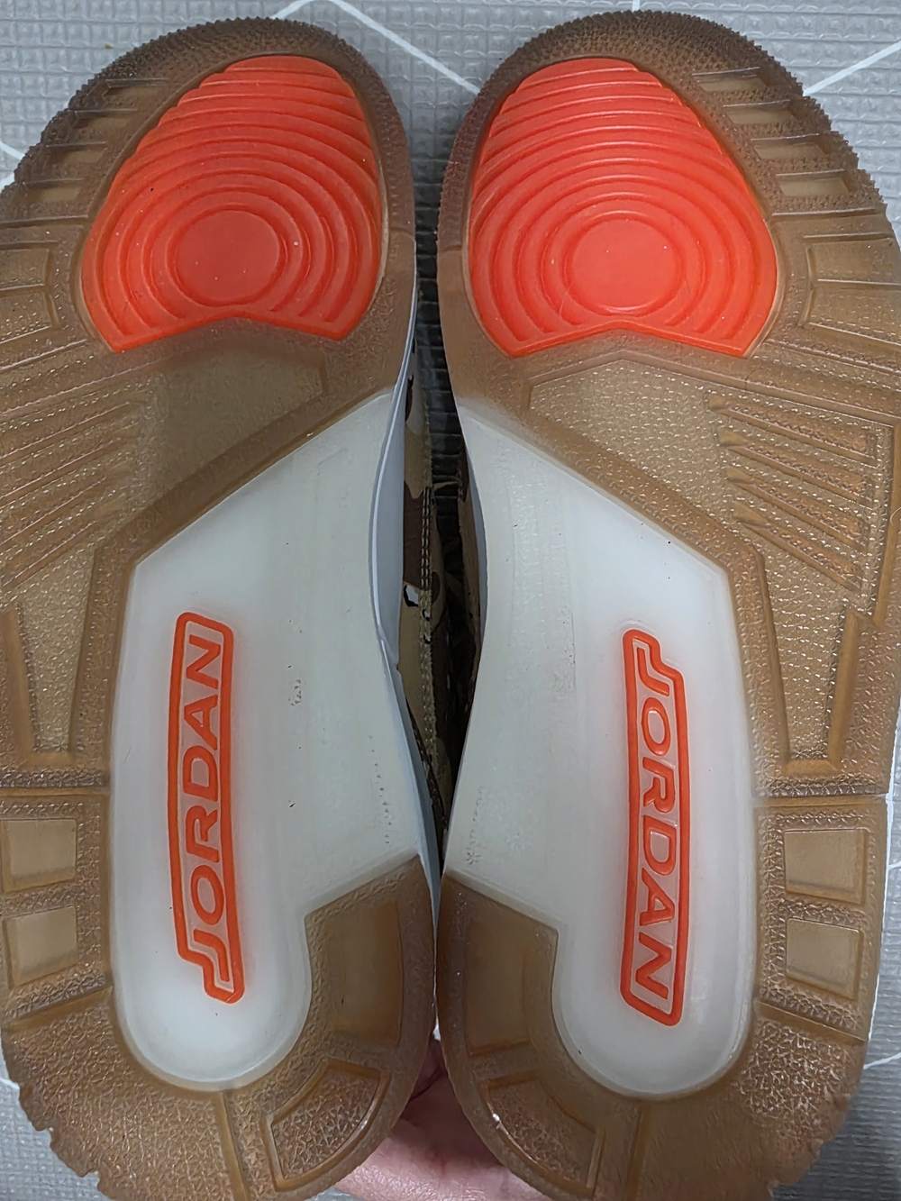 Unisex Jordan 3 Retro WNBA Desert Camo - Picture 3 of 5